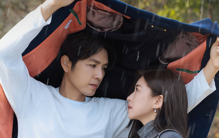 Phim khai thác câu chuyện tái thiết cuộc đời sau đổ vỡ hôn nhân của một người phụ nữ hiện đại. Nhân vật chính lựa chọn bắt đầu lại từ con số 0, đối diện với áp lực công việc và định kiến xã hội. Trong hành trình đó, cô dần tìm thấy sự đồng cảm và cơ hội chữa lành. Tác phẩm ghi điểm nhờ nhịp phim chậm rãi, giàu cảm xúc. Đây là kiểu ngôn tình hướng đến chiều sâu tâm lý thay vì kịch tính.