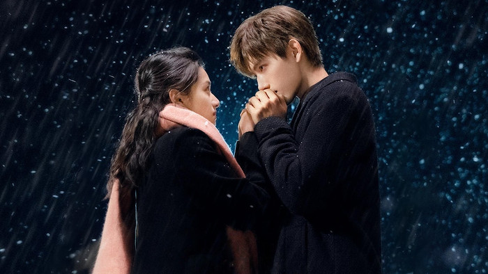 Dù mở rộng bối cảnh sang đại học và lập nghiệp, phần thanh xuân học đường vẫn là nền tảng quan trọng. Mối quan hệ giữa Lý Tuân và Chu Vận được khắc họa nhiều lớp, từ ngưỡng mộ đến đồng hành. Phim gây ấn tượng nhờ nhịp kể chắc tay và cảm xúc mạnh. Đây là tác phẩm phù hợp với khán giả muốn tìm một câu chuyện tình yêu có chiều sâu.