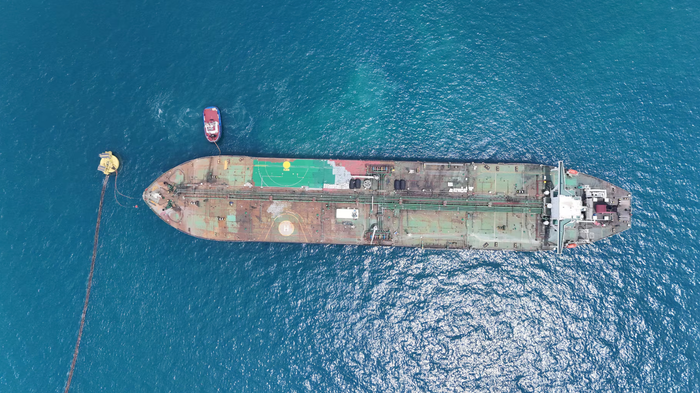 Hình ảnh trên cao eo biển Hormuz với lưu lượng tàu thưa thớt. Ảnh: REUTERS