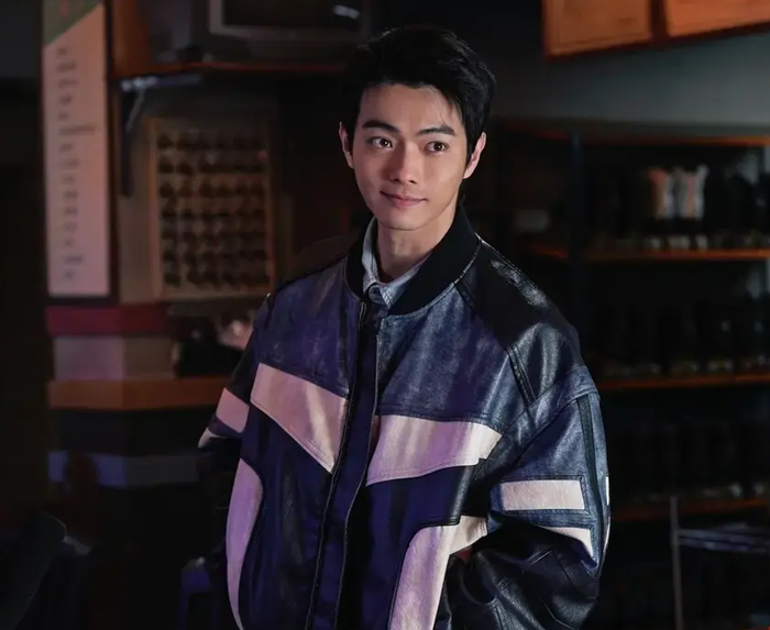 Hứa Khải trong bộ phim Hoa Ngữ Phương Viên Tám Trăm Mét.&nbsp;