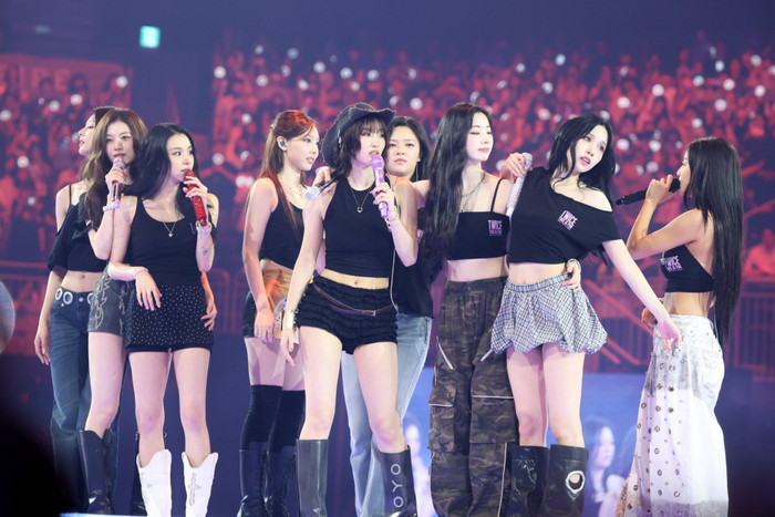 TWICE viết lại lịch sử K-pop với tour Bắc Mỹ 'khủng' nhất của nhóm nhạc nữ Ảnh 2