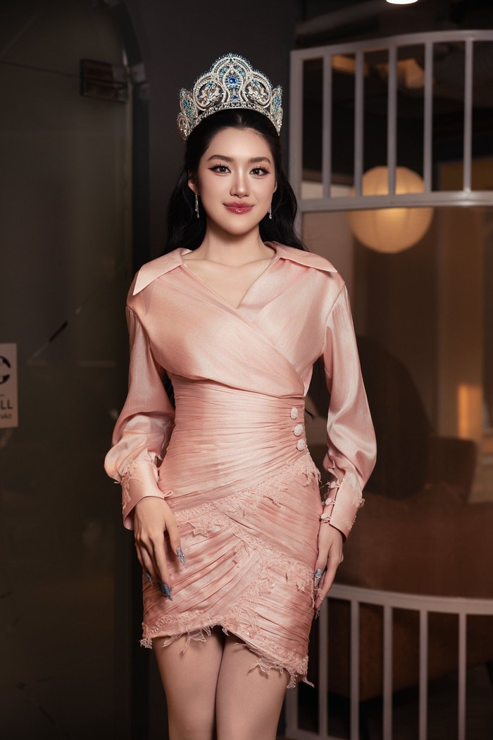 Phương Oanh đăng quang Miss World Vietnam 2025.