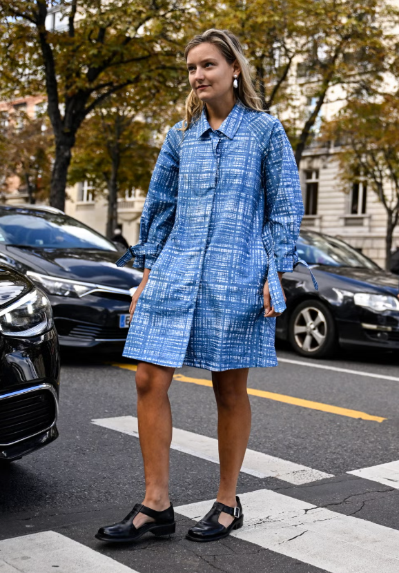 Sandal chiến binh khi kết hợp cùng váy ngắn dáng rộng sẽ tạo nên vẻ ngoài phóng khoáng, trẻ trung, rất phù hợp cho những ngày hè năng động. Ảnh: Getty Images