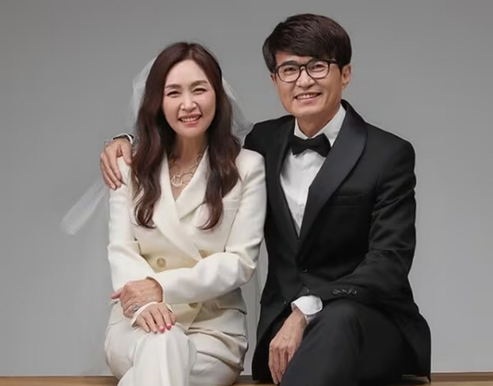 Vụ ly hôn của con trai cặp vợ chồng ca sĩ Hong Seo Beom - Jo Gap Kyung tiếp tục kéo dài.