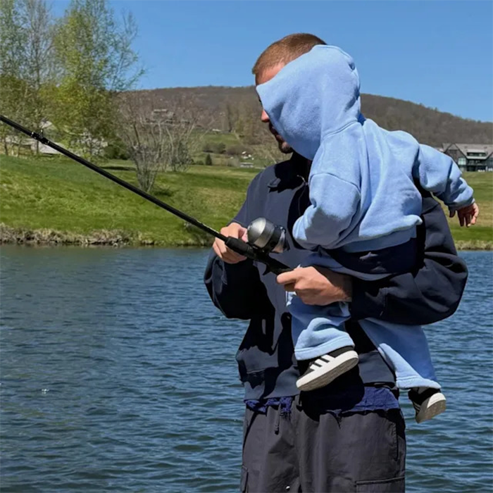 Justin Bieber chia sẻ khoảnh khắc ngọt ngào bên con trai sau màn trình diễn bùng nổ ở Coachella Ảnh 1