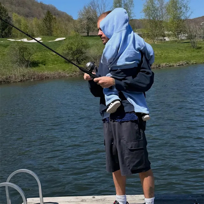 Khoảnh khắc Justin Bieber bên con trai khiến người hâm mộ 'tan chảy'.