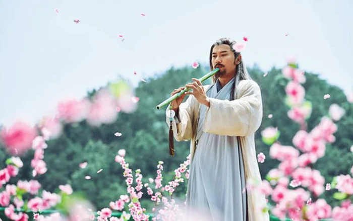 Hoàng Dược Sư - một đại cao thủ vừa kiêu ngạo, lập dị, vừa mang màu sắc nửa chính nửa tà hiếm thấy.&nbsp;