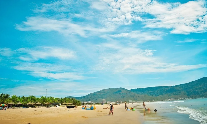 Đà Nẵng nổi tiếng với bãi biển trong xanh, sạch đẹp nên được nhiều du khách yêu thích. (Ảnh từ Trang TTĐT Bộ VHTT&DL)