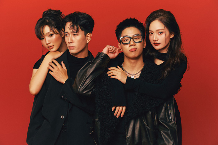 Lan Phương bên dàn diễn viên Phí Phông: Quỷ Máu Rừng Thiêng.&nbsp;