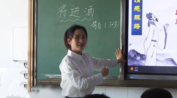 Nữ giáo viên để lộ tin nhắn với học sinh nam, nội dung khiến cô bị đuổi việc Ảnh 3