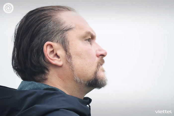 Giấc mơ vô địch V.League của HLV Popov gần như đã khép lại sau trận hòa 3-3 đầy thất vọng trước đội bét bảng Đà Nẵng. Ảnh: Thể Công Viettel