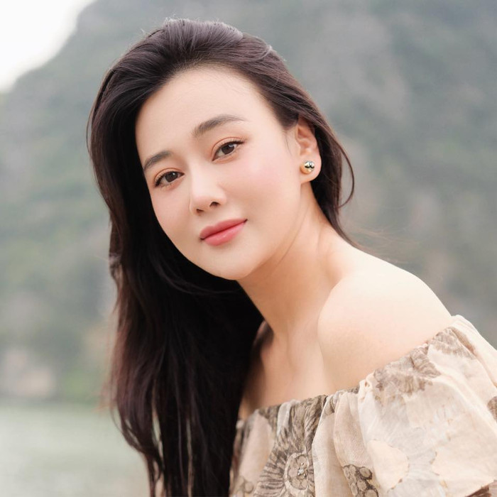 Phương Oanh rạng rỡ và tràn đầy hạnh phúc sau những ồn ào gia đình.Ảnh: FBNV