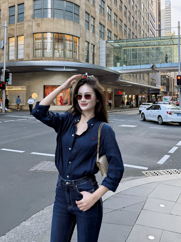 Hình ảnh đời thường của Ý Nhi tại Úc.