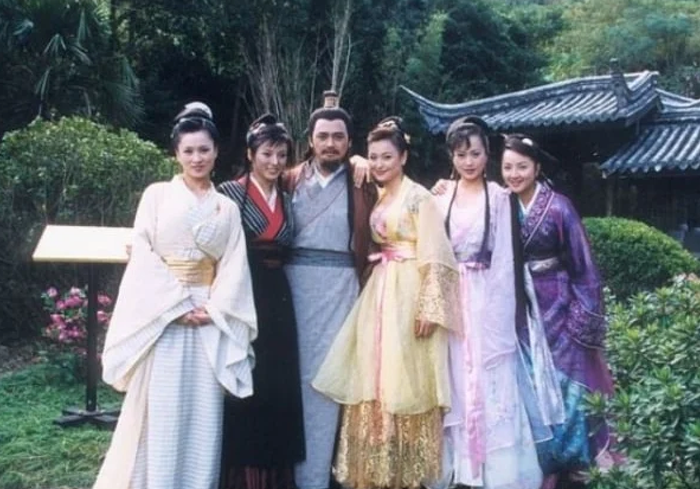 Đoàn Chính Thuần là hình mẫu điển hình của người đàn ông đa tình.