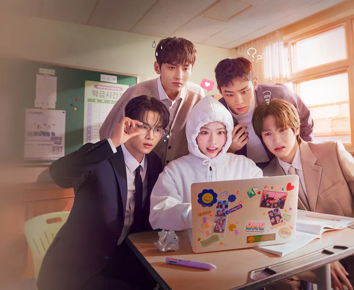 Do Kim Hyang Gi đảm nhận vai chính, phim tiếp cận đề tài tuổi teen theo hướng hài hước. Việc một nữ sinh bí mật viết tiểu thuyết lãng mạn về giáo viên của mình tạo nên loạt tình huống tréo ngoe giữa tưởng tượng và đời thực, thu hút khán giả trẻ.