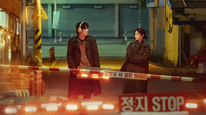 Bộ phim có sự tham gia của Koo Kyo Hwan và Go Youn Jung đi theo hướng tâm lý chữa lành. Khai thác thế giới nội tâm của những người trẻ trong ngành công nghiệp sáng tạo, tác phẩm phản ánh sự cạnh tranh, tự ti và khát khao khẳng định bản thân, tạo được sự đồng cảm với khán giả.