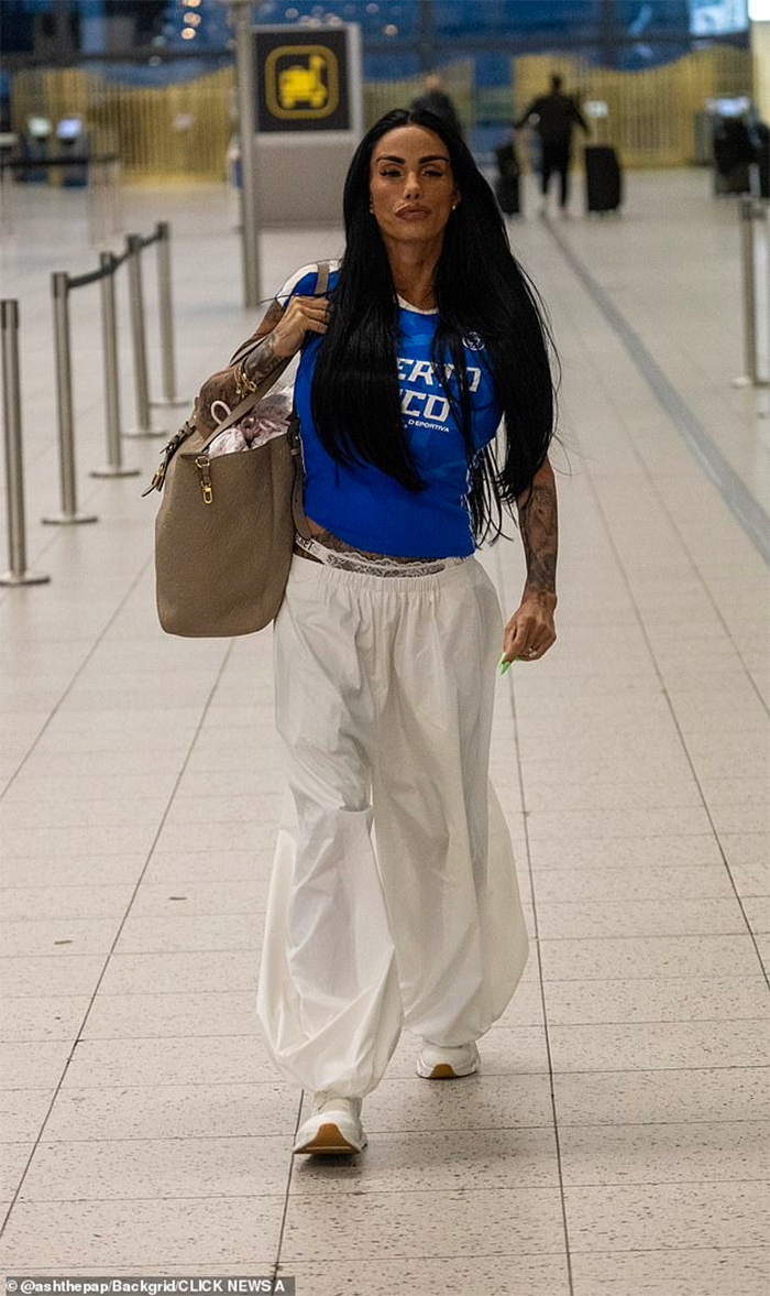 Cựu người mẫu Katie Price đến Dubai để đoàn tụ với chồng Ảnh 1