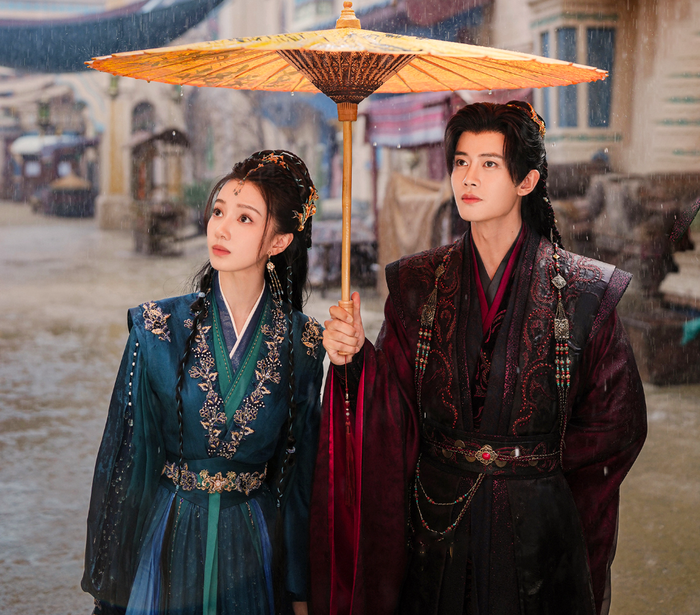 Thuộc dòng phim cổ trang huyền huyễn, tác phẩm kể về mối duyên định mệnh giữa Lục Thiên Kiều - người mang lời nguyền 'ngũ bất toàn' và nữ tu sĩ Tân Mi có số mệnh khắc phu. Không chỉ tập trung vào yếu tố tình cảm, phim còn xây dựng hành trình trưởng thành của hai nhân vật chính trong bối cảnh nhiều biến cố. Tác phẩm đang được phát hành trên iQIYI và Tencent Video.