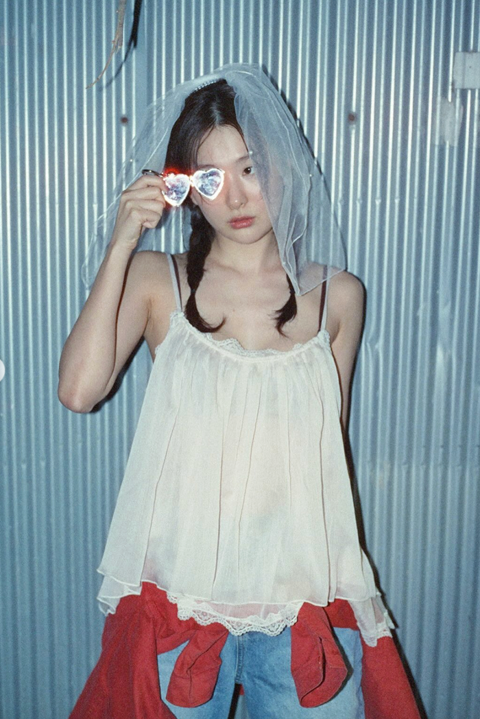 Seulgi (Red Velvet) khoe sức hút với loạt ảnh đậm màu sắc nghệ thuật Ảnh 2