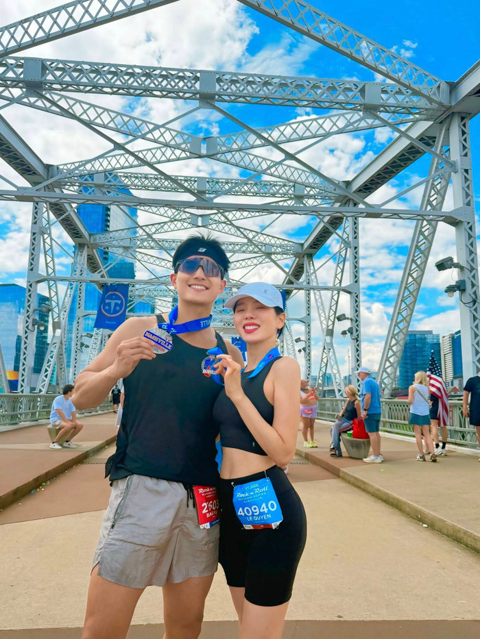 Lệ Quyên khoe tin vui cùng Lâm Bảo Châu.