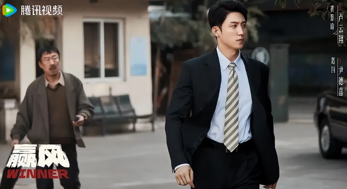 Sau biến cố gia đình, nhân vật của Hoàng Cảnh Du phải tiếp quản công ty chuyển phát nhanh do anh trai để lại.