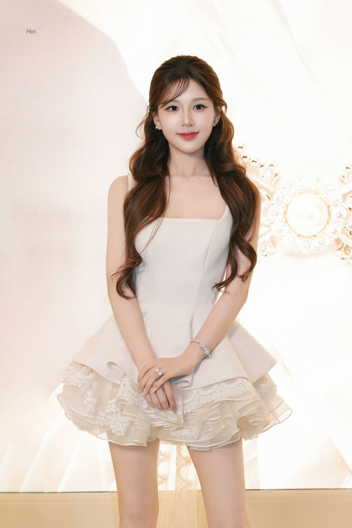 Triệu Lộ Tư đang dành thời gian cho công việc và chưa công bố dự định đóng phim trở lại. Ảnh: Fansite