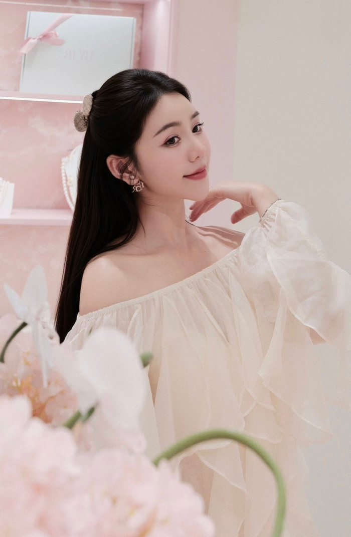 Quỳnh Kool thường xuyên 'sống ảo' ở trên mạng xã hội. Ảnh: FBNV