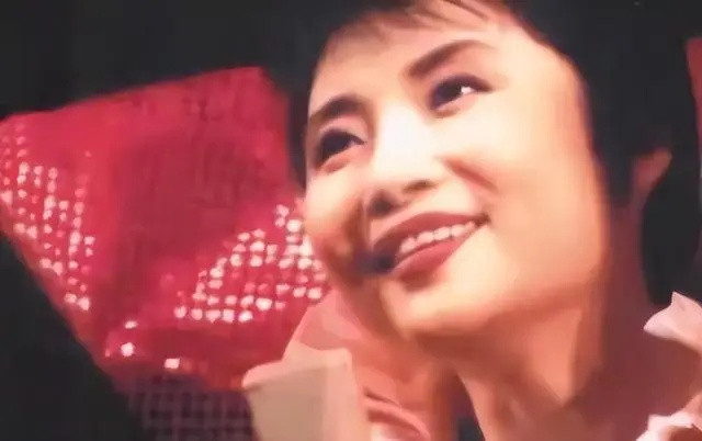 Nữ ca sĩ nổi tiếng giải nghệ đi tu, cuộc sống sau khi rời showbiz gây bất ngờ Ảnh 2