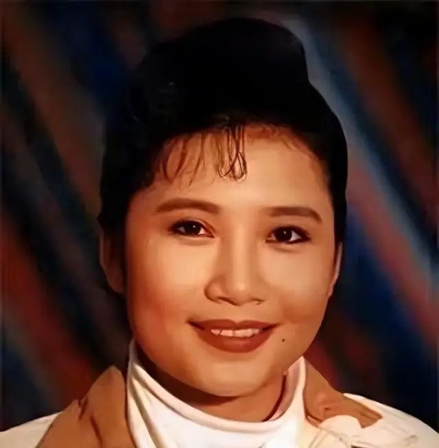 Nữ ca sĩ nổi tiếng giải nghệ đi tu, cuộc sống sau khi rời showbiz gây bất ngờ Ảnh 1