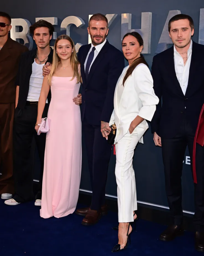 Victoria và David Beckham cùng các con Harper, Cruz, Romeo và Brooklyn. Ảnh: Getty Images