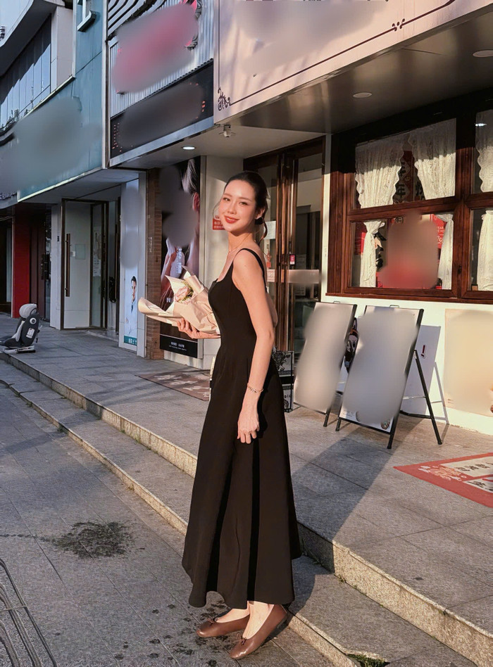 Bộ váy hai dây giúp Bảo Ngọc khoe trọn chiều cao 1m86. Ảnh: FBNV