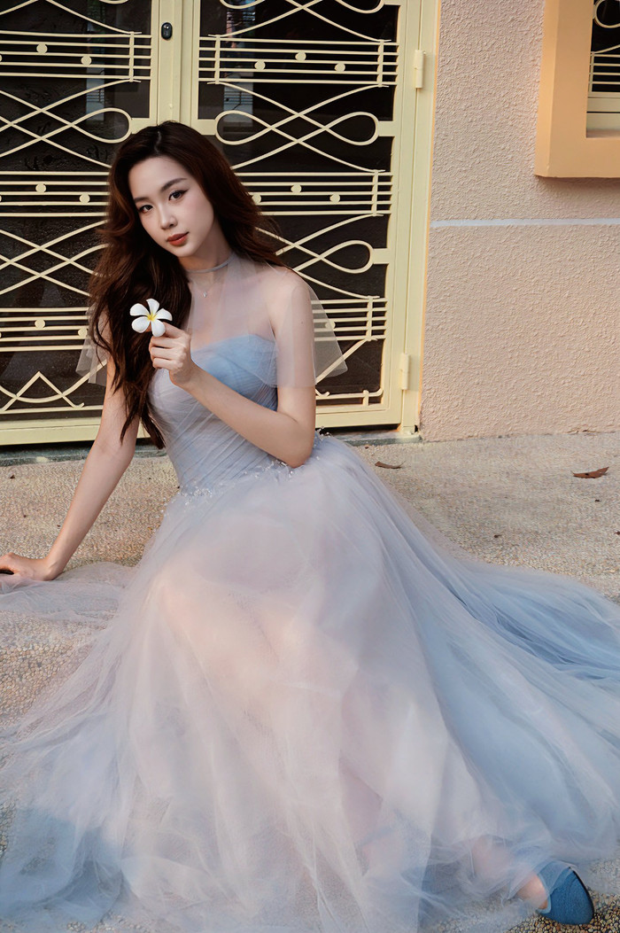 Bảo Ngọc gây ấn tượng với khán giả nhờ vóc dáng cao ráo, nhan sắc xinh đẹp và thành tích học tập đáng ngưỡng mộ. Ảnh: FBNV