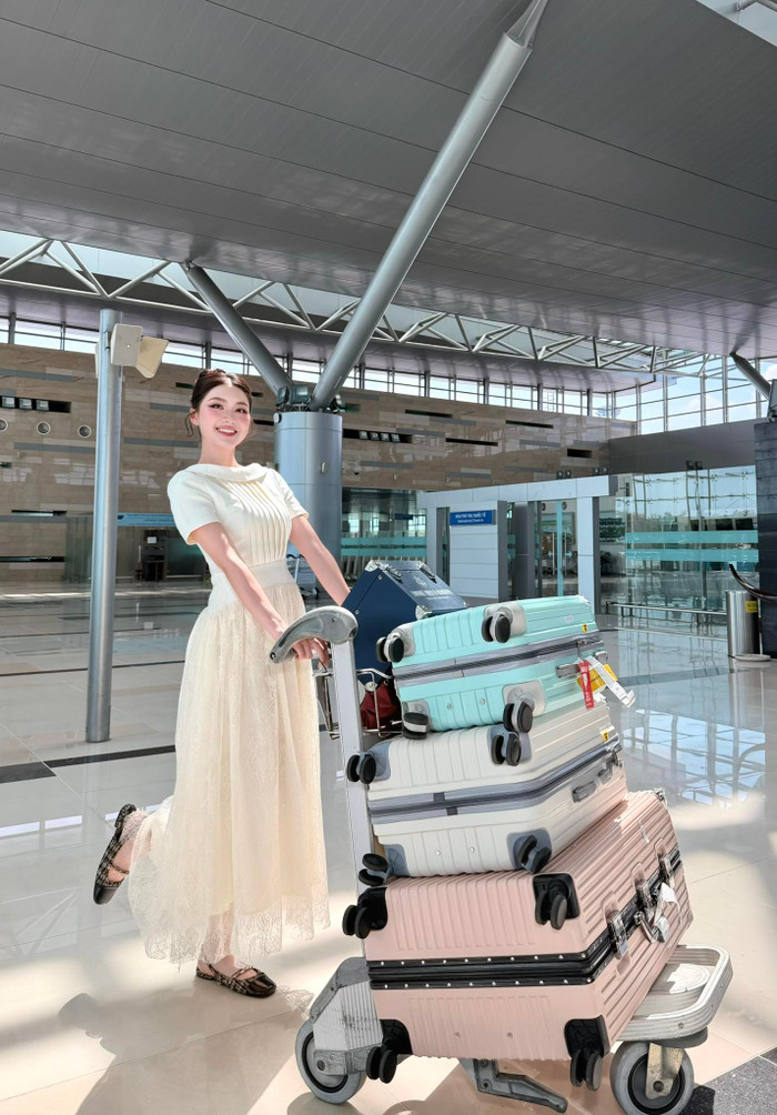 Phương Oanh háo hức về nhà, gặp lại gia đình sau 1 tháng đăng quang Miss World Vietnam 2025.