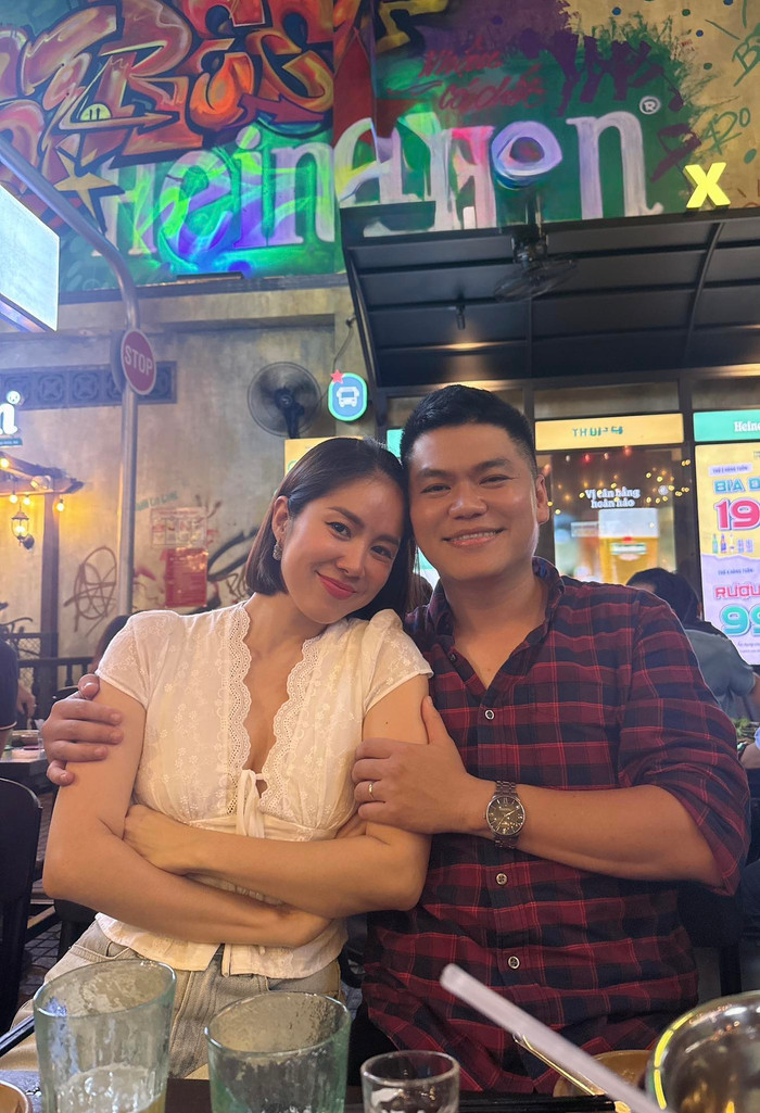 Trung Kiên luôn đồng hành và ủng hộ vợ trong công việc.