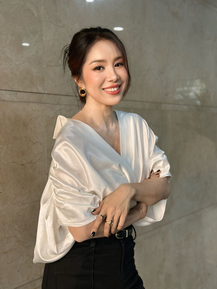 Lê Phương gây chú ý với vai diễn nhiều cảm xúc trong Bóng ma hạnh phúc.