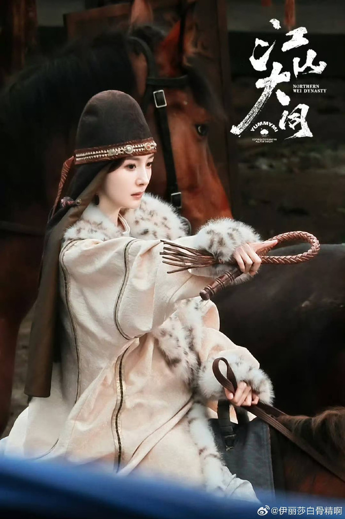 Thần thái sắc sảo của Dương Mịch nhận được nhiều đánh giá tích cực từ giới chuyên môn.Ảnh: Weibo