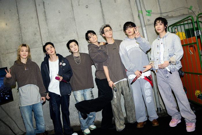 BTS lập kỳ tích chưa từng có tại Pháp Ảnh 3