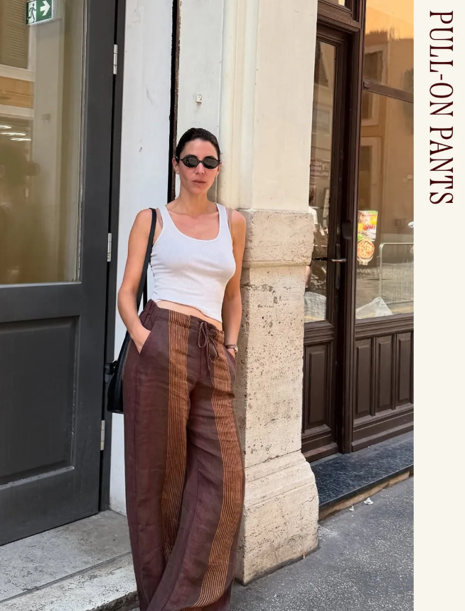 Quần pull-on là lựa chọn lý tưởng cho mùa hè vì không cần khóa kéo hay cúc. Vừa thoải mái vừa dễ phối, phù hợp cả đi chơi lẫn dạo phố. Ảnh: &nbsp;@jen_wonders