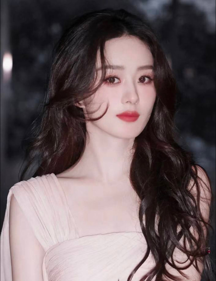 Ở tuổi 38, cô trở thành hình mẫu phụ nữ độc lập, bản lĩnh trong showbiz.