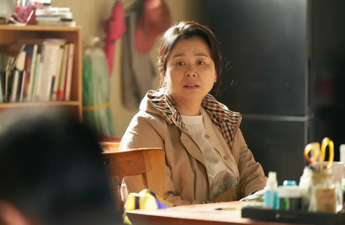 Mẹ của Joo-in trong phim Chủ nhân của thế giới, Kang Tae-sun (Jang Hye-jin). Ảnh: SBS