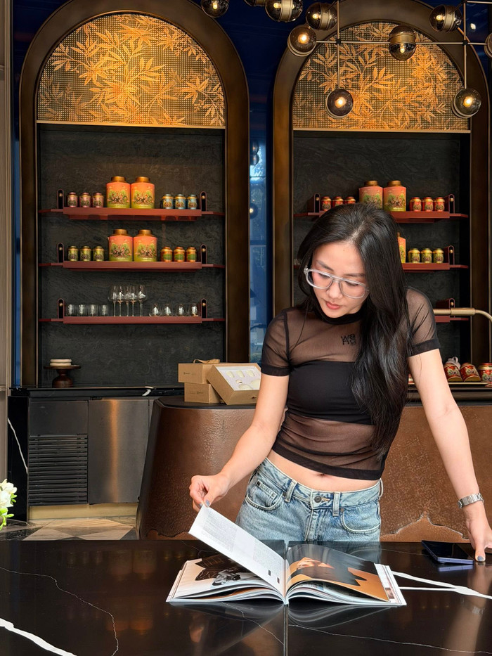 Thời trang thường ngày của nữ ca sĩ 9X.