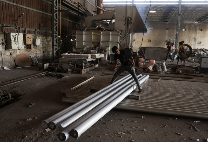 Xung đột Trung Đông làm gián đoạn nguồn cung phế liệu nhôm vào Ấn Độ. Ảnh: Reuters