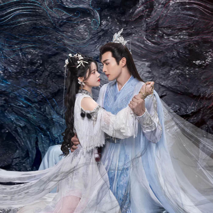 Bộ phim mở ra câu chuyện tình yêu kéo dài qua nhiều kiếp giữa Tạ Tuyết Thần và Mộ Huyền Linh, đậm màu sắc tam sinh tam thế. Từ bi kịch thời thượng cổ đến những lần tái sinh đầy trắc trở, mối quan hệ của họ luôn bị giằng xé giữa thù hận và định mệnh. Điểm hấp dẫn nằm ở cách phim đan xen yếu tố thần thoại với hành trình bảo vệ thương sinh, tạo nên chiều sâu cho câu chuyện tình yêu vượt thời gian.