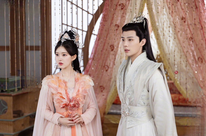 Được xem như phần ngoại truyện của Thiên Cổ Quyết Trần, phim theo chân Nguyên Khải trên hành trình chuộc lỗi sau khi vô tình gây ra đại họa. Đồng hành cùng anh là A Âm - linh thú mang số phận đặc biệt. Tác phẩm ghi điểm nhờ hành trình trưởng thành rõ nét của nhân vật, từ một người non nớt trở nên bản lĩnh, đồng thời khắc họa tình yêu nảy nở giữa nghịch cảnh và định kiến.