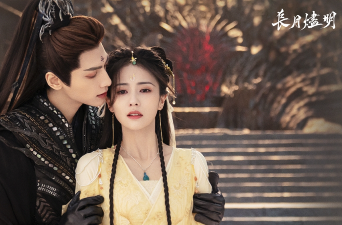 Bộ phim Trường Nguyệt Tẫn Minh do La Vân Hi và Bạch Lộc đóng chính được xem là một trong những tác phẩm tiên hiệp nổi bật những năm gần đây, đạt thành tích cao về lượt xem và thảo luận. Phim gây ấn tượng với nhịp kể nhanh, chỉ trong thời gian ngắn đã mở ra hai tầng nhân sinh của cặp đôi chính, từ thân phận tiên ma đến cuộc sống phàm trần, mỗi tuyến đều có sức hút riêng. Bên cạnh phần hình ảnh, tạo hình chỉn chu, câu chuyện còn tạo điểm nhấn nhờ mô-típ nhân vật không đi theo lối mòn, kết hợp yếu tố cứu rỗi, nhiều tuyến nội dung hấp dẫn và cái kết để lại dư âm khiến khán giả muốn xem lại nhiều lần.