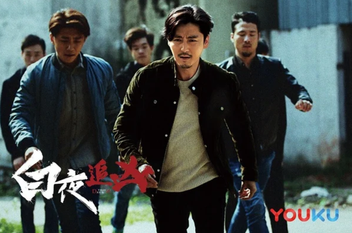 Bộ phim Bạch Dạ Truy Hung do Phan Việt Minh và Vương Lung Chính đóng chính được xem là một trong những tác phẩm trinh thám tiêu biểu, đạt điểm số cao 8.9 trên Douban và góp phần mở rộng sức hút của dòng phim này. Nội dung xoay quanh hai anh em sinh đôi, một người là cảnh sát hình sự kỳ cựu, người còn lại là nghi phạm trong vụ án thảm sát, cùng nhau lần theo những vụ án phức tạp để minh oan. Với kịch bản chặt chẽ, diễn biến kịch tính và nhiều cú twist, phần đầu của phim được đánh giá là kinh điển, dù phần sau không còn giữ được phong độ như kỳ vọng.