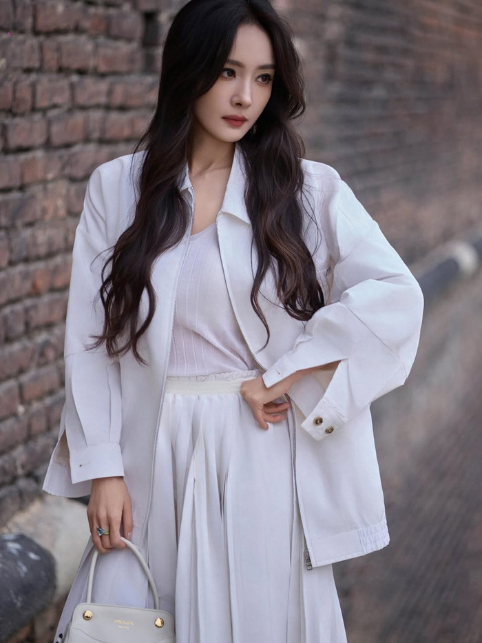 Dương Mịch từ trước đến nay luôn giữ hình ảnh chỉn chu, chuyên nghiệp khi xuất hiện trước công chúng. Ảnh: IGNV