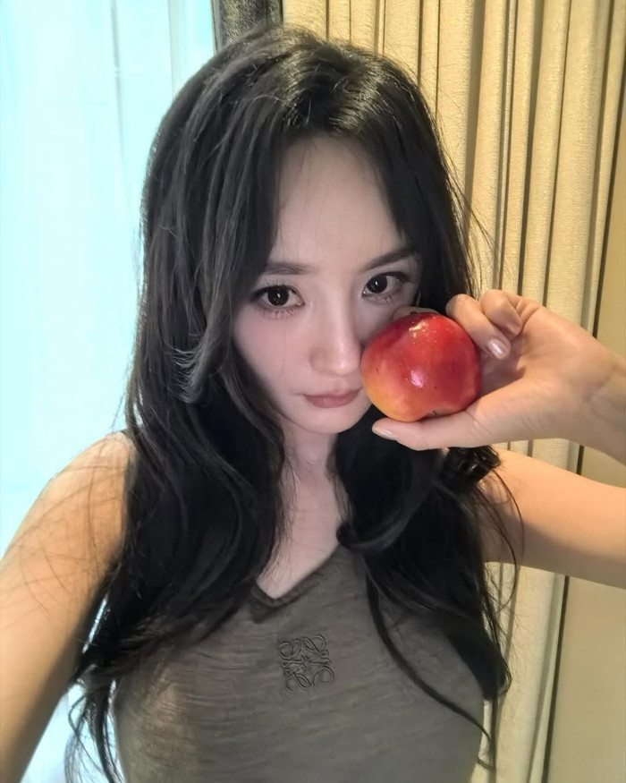 Dương Mịch khá cởi mở trong việc chia sẻ ảnh đời thường. Ảnh: IGNV