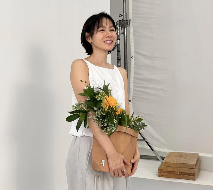 Son Ye Jin được nhận xét ngày càng xinh đẹp, trẻ trung sau hơn 4 năm về chung một nhà với Hyun Bin. Ảnh: IGNV