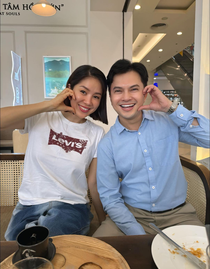 Lê Phương hội ngộ thân tình bên Nam Cường.